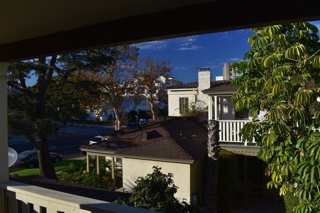 Private Patio Facing North - 1444 S Beverly Dr