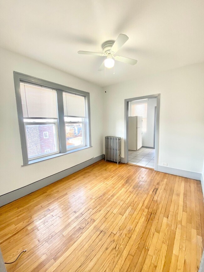 Building Photo - 4300 W Shakespeare Ave