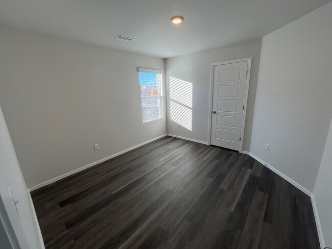 Foto del edificio - *New Year, New Home Special* BRAND NEW Fou...