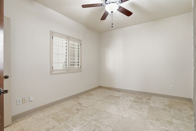 Foto del edificio - 1426 W 21st St