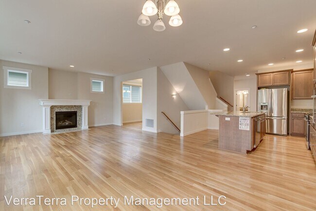 Building Photo - 5 br, 3.5 bath House - 4801 NE 13th Pl