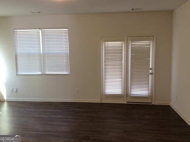 Building Photo - 3075 Tarian Way