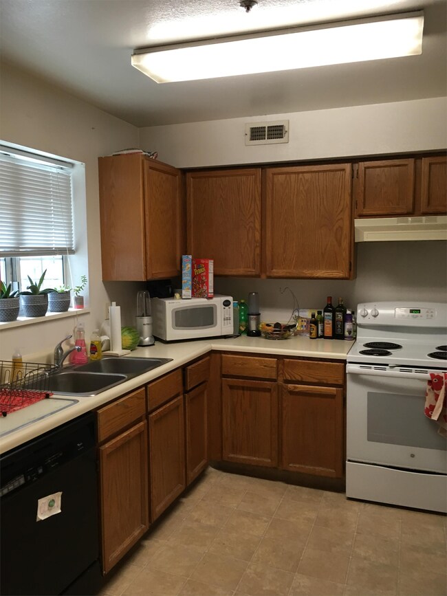 Building Photo - 642 N 200 E