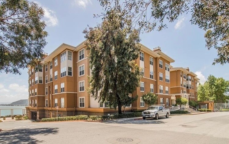 Foto principal - 101 Crescent Way