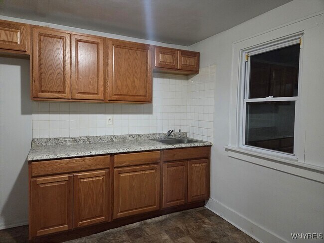 Foto del edificio - 626 Lisbon Ave