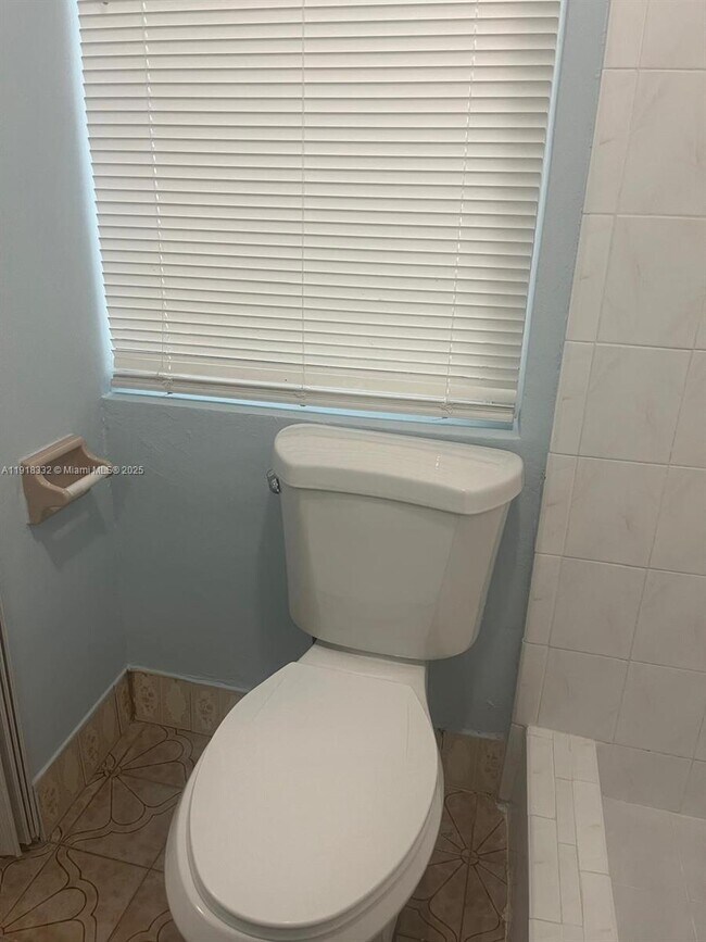 Foto del edificio - 671 E 12th Pl