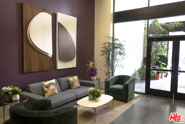 Foto del edificio - 315 W 5th St