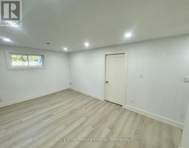 Building Photo - 3276 Victory Crescent