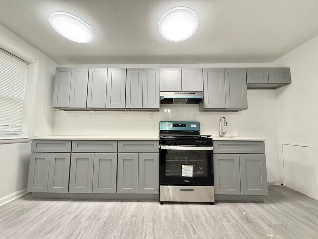 Foto del edificio - Renovated 2-Bedroom Home with Finished Bas...