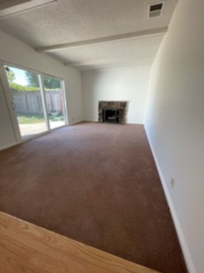 Building Photo - Adorable Home with Lots of Upgrades!