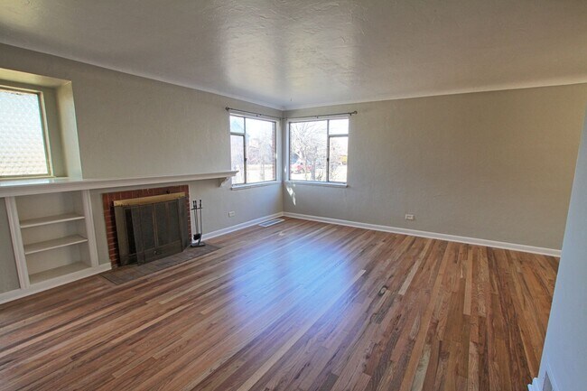 Building Photo - 2 bed 1 bath remodeled Denver home