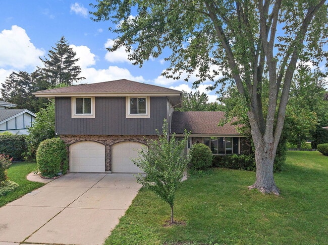 Building Photo - 1126 Tiverton Ct