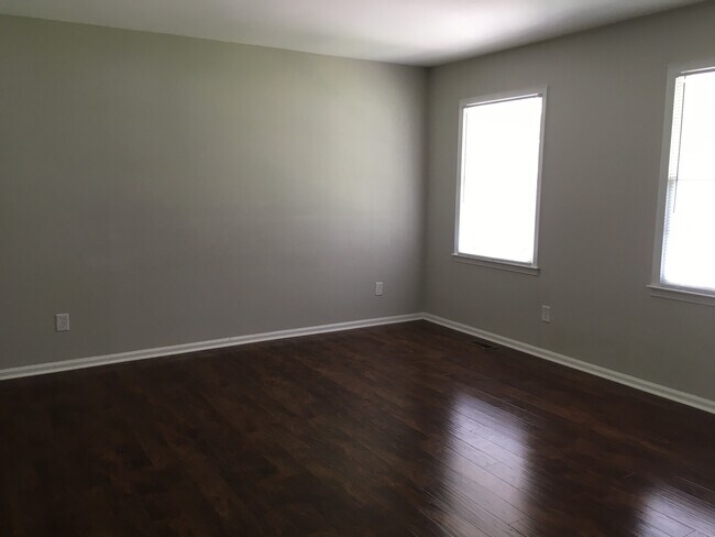 Building Photo - 501 Smokeridge~3 bedroom 2 bath~SPLIT LEVE...