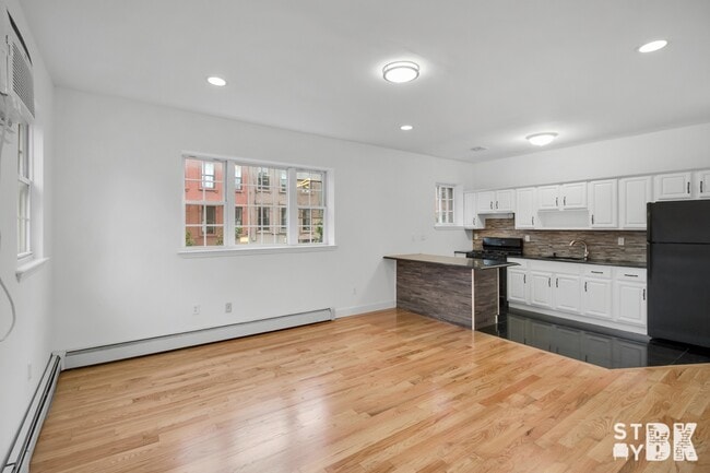 Building Photo - 330 Clifton Pl