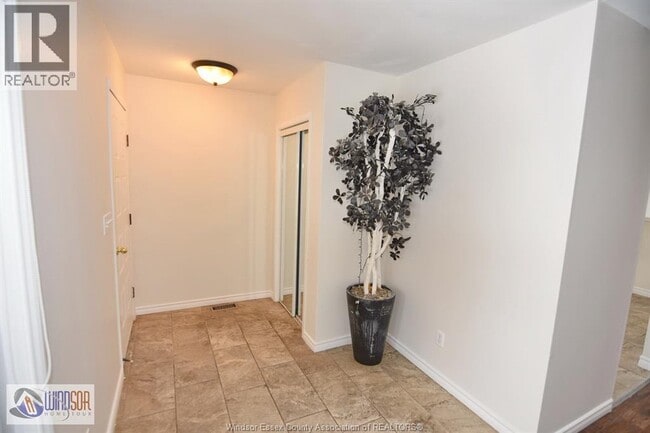 Building Photo - 1469 Azalia Crescent