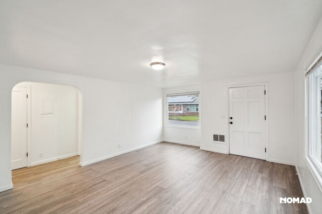 Foto del edificio - Renovated 2-Bedroom Duplex in Newberg – Mo...