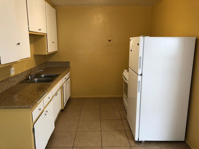 Kitchen - 826 Westbourne Dr