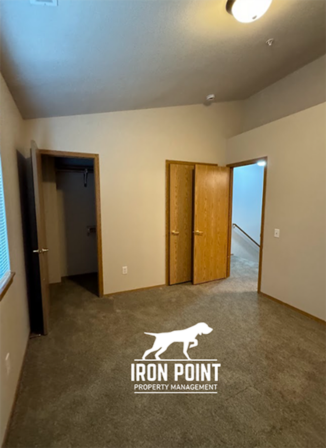 Building Photo - 35 S White Oak Ln