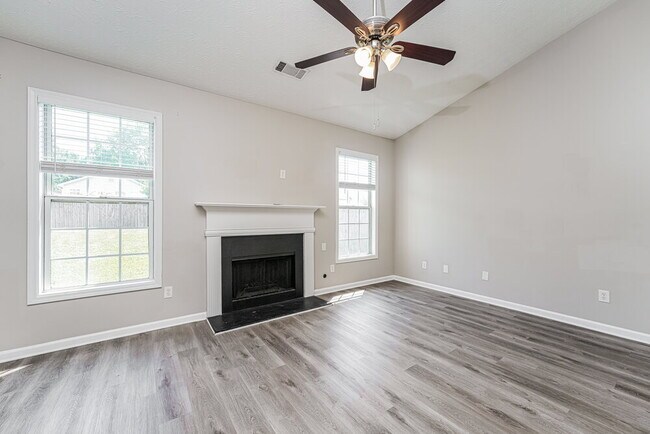 Foto del edificio - 698 Clairidge Elm Trail SW