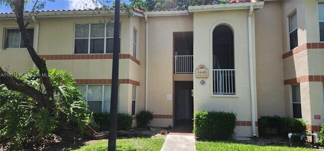 Building Photo - 3440 Pinewalk Dr N