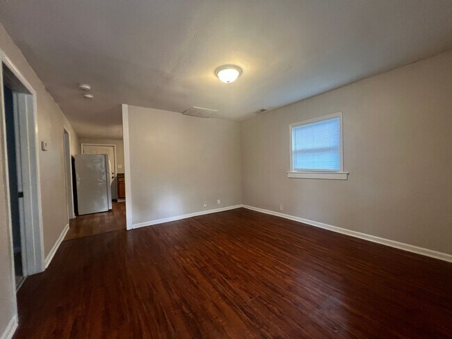 Foto del edificio - MOVE-IN READY!