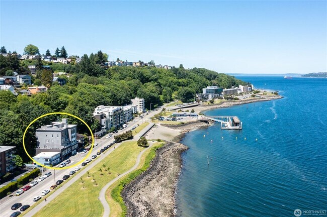 Building Photo - 1709 Harbor Ave SW