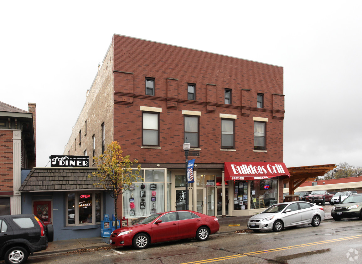 Building Photo - 217-221 Center St