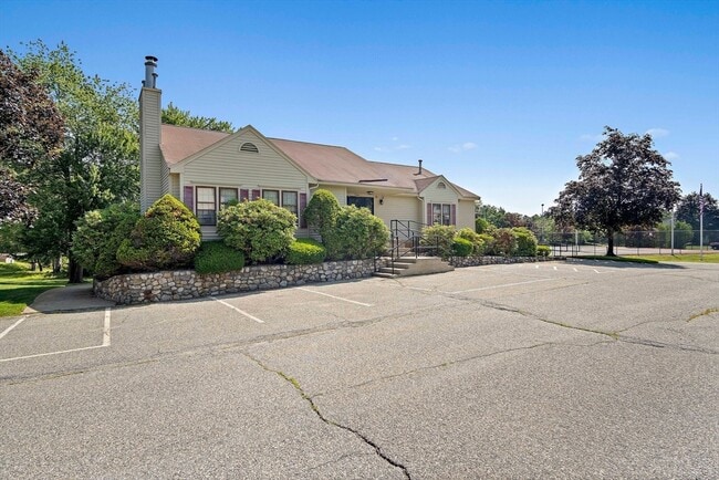 Building Photo - 98 Apache Way