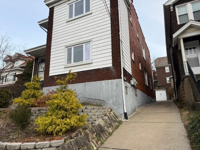 Foto del edificio - 3518 Beechwood Blvd