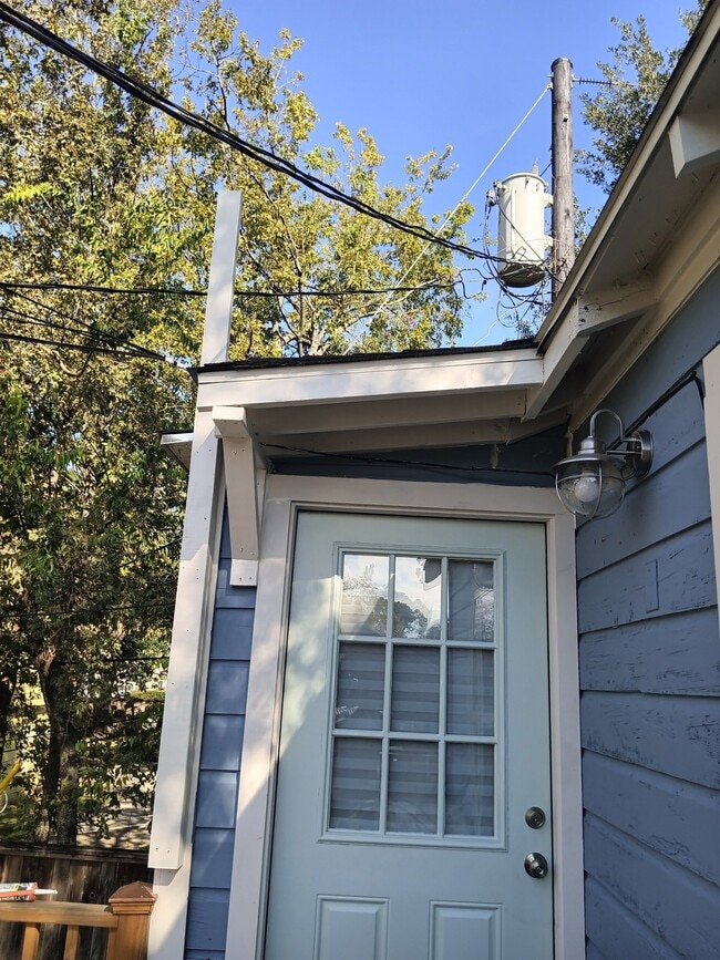 Building Photo - 1411 Godwin St