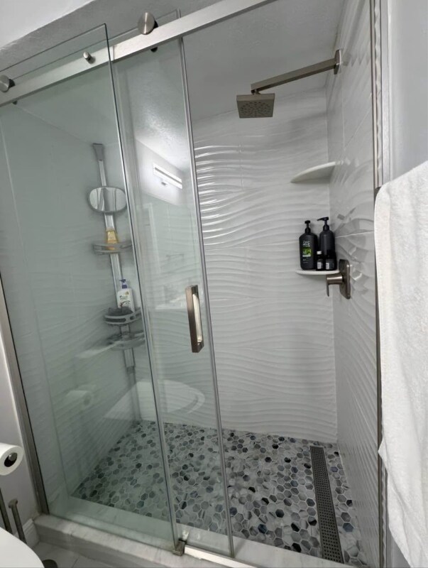 Foto del edificio - 6938 Oakmore Ln