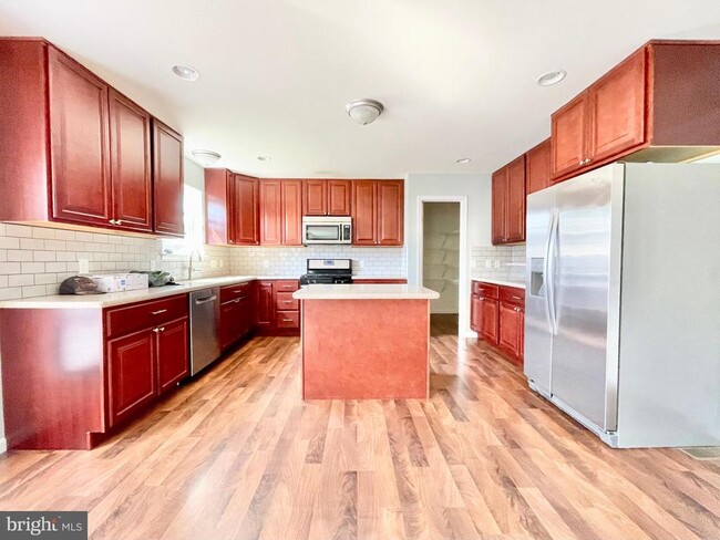 Building Photo - 307 S Marshview Terrace