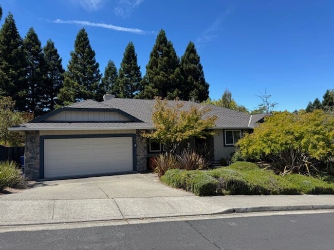 Building Photo - Spacious 4 bedroom, single level home in M...