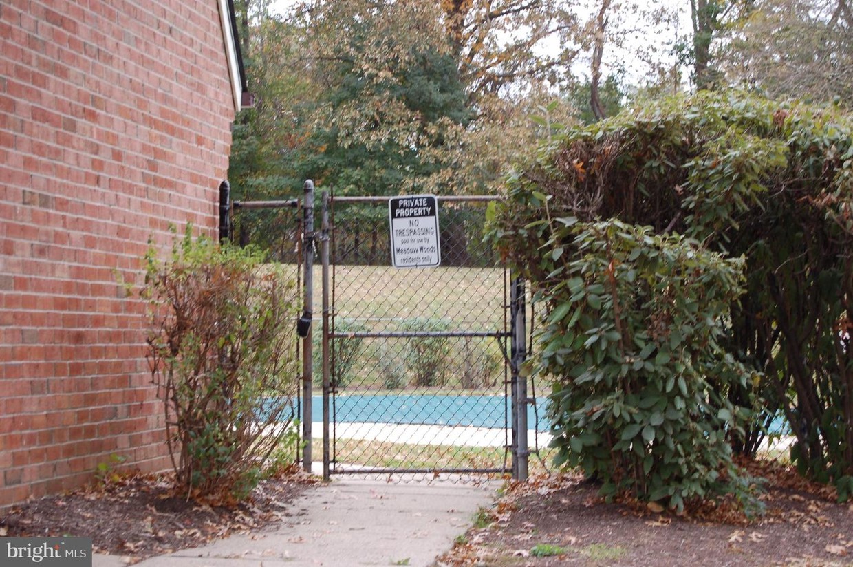 Primary Photo - 423 Meadow Woods Ln