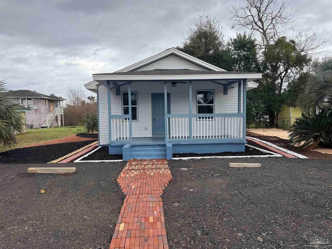 Primary Photo - 1114 N Q St