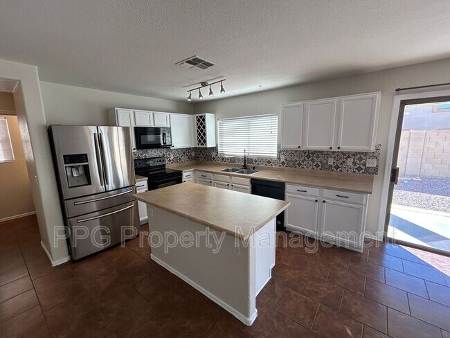 Foto del edificio - 16961 W Marshall Ln