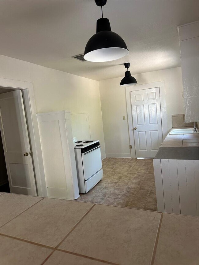 Foto del edificio - 2951 Elm Grove Ln