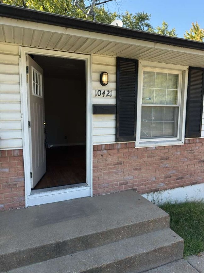 Building Photo - 10421 Renfrew Dr