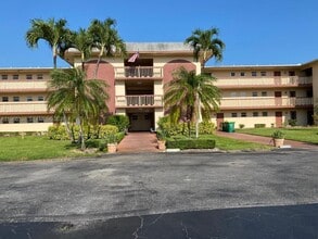 Building Photo - 1001 Hillcrest Ct