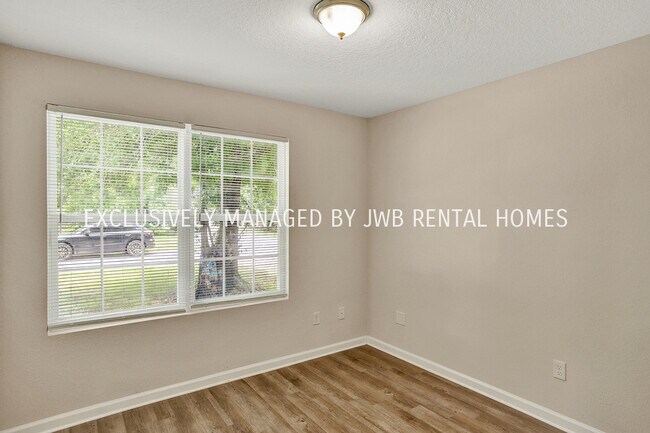 Foto del edificio - 3222 Gilmore St
