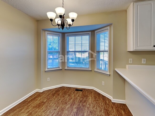Building Photo - 6425 Silver Spring Ct