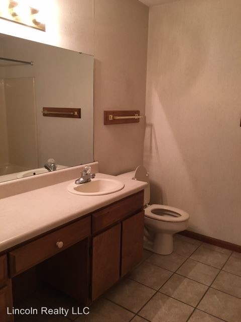 Building Photo - 2314 Pineview Dr