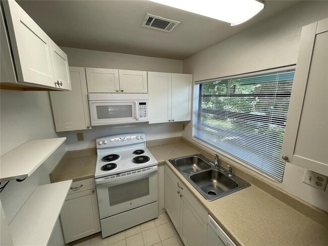 Building Photo - 4524 SW 46th Dr