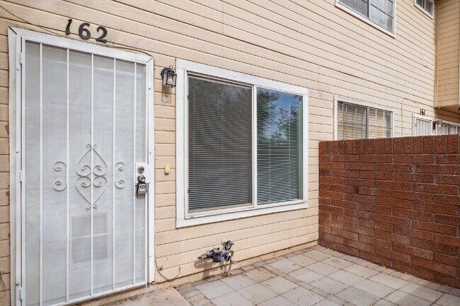 Foto del edificio - 2BR/1BA Townhome, Broadway & Alma School