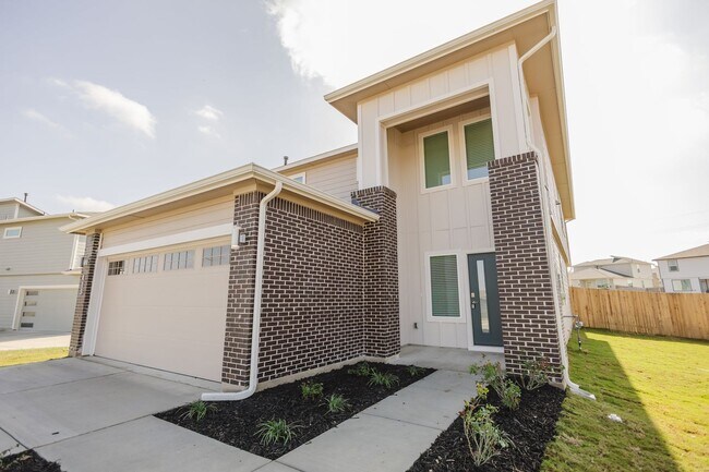 Foto del edificio - Super 4 Bedroom, 3 Bath, 2-Story Home in S...
