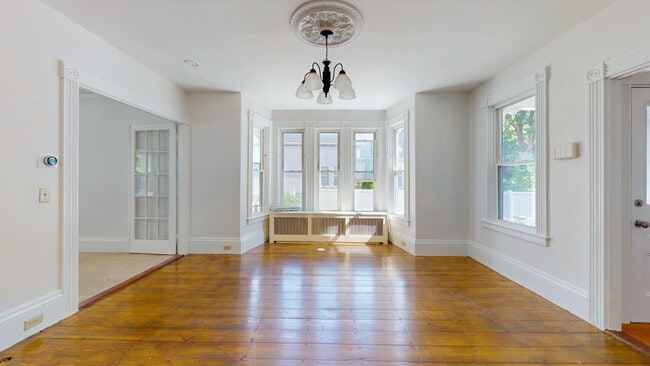 Building Photo - 10 Barrows St