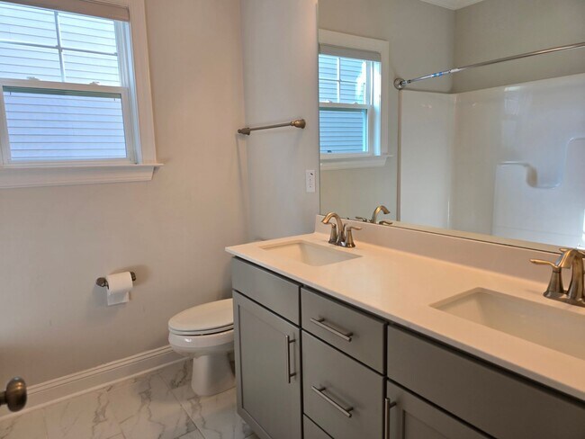 Building Photo - 4 spacious bedrooms and 3 full bathrooms along with guest suite. 1st floor primary and secondary ...