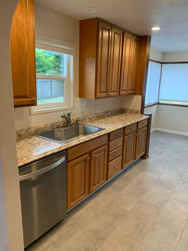 Kitchen - 1499 NE Tagholm Rd