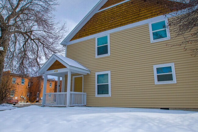 Entrada principal - 414 W Babcock St, Unit 1