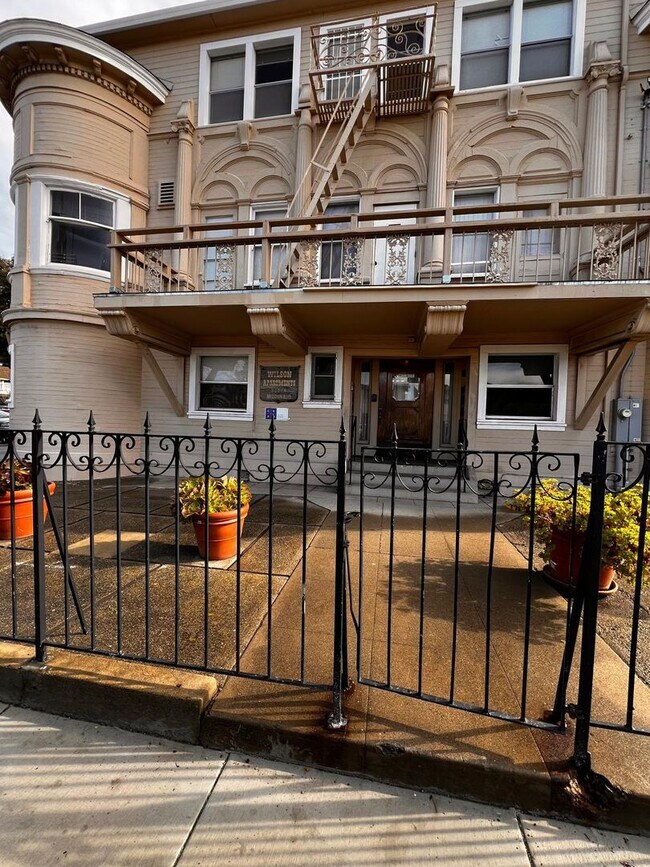 Building Photo - 22284 Mission Blvd